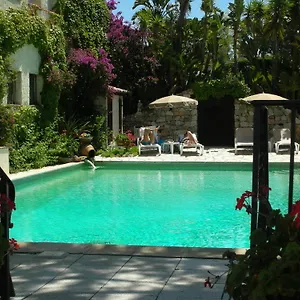 https://castel-garoupe.fr-provencehotel.com